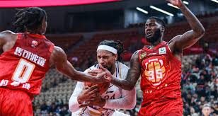 篮球比赛中 篮球比赛中